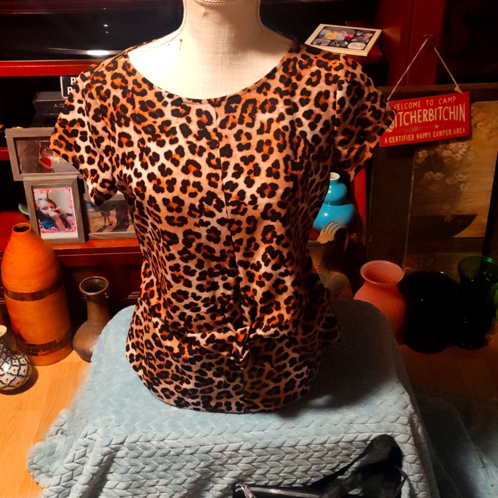 Women's animal print short sleeves blouse Ann Taylor factory never worn